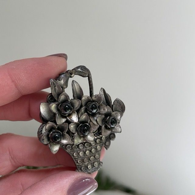 Брошь Цветы в корзине мельхиор Голландия 