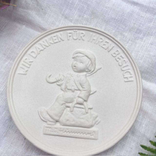 Медальон коллекционный Goebel 10 см фарфор 1975 г. Германия