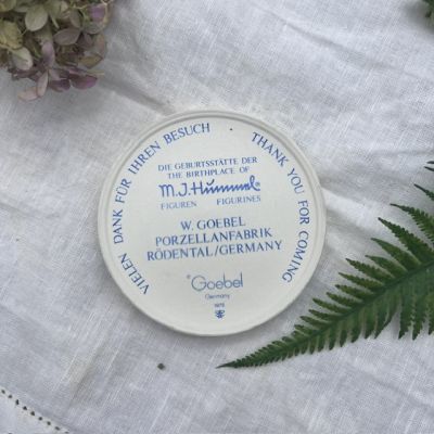 Медальон коллекционный Goebel 10 см фарфор 1975 г. Германия