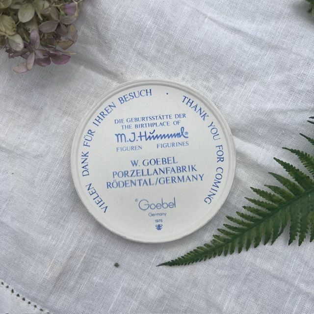 Медальон коллекционный Goebel 10 см фарфор 1975 г. Германия