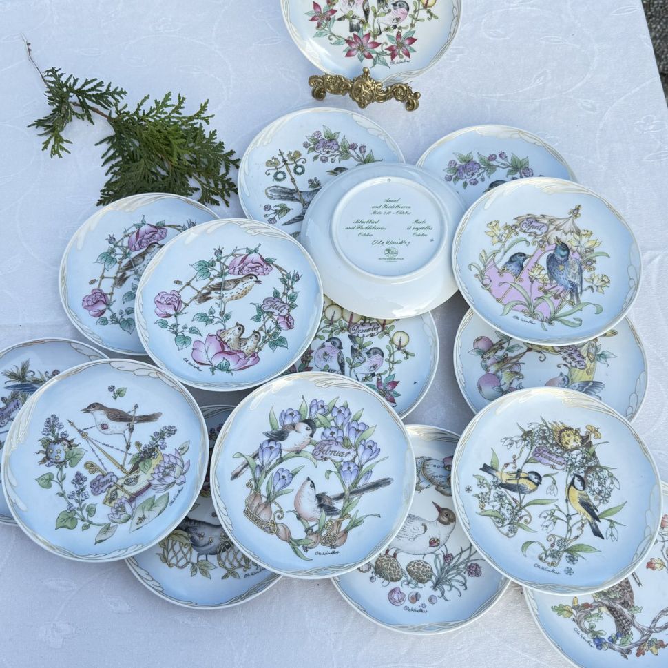 Тарелка Hutschenreuther Снегирь и пуансетия Декабрь 16 см Германия 