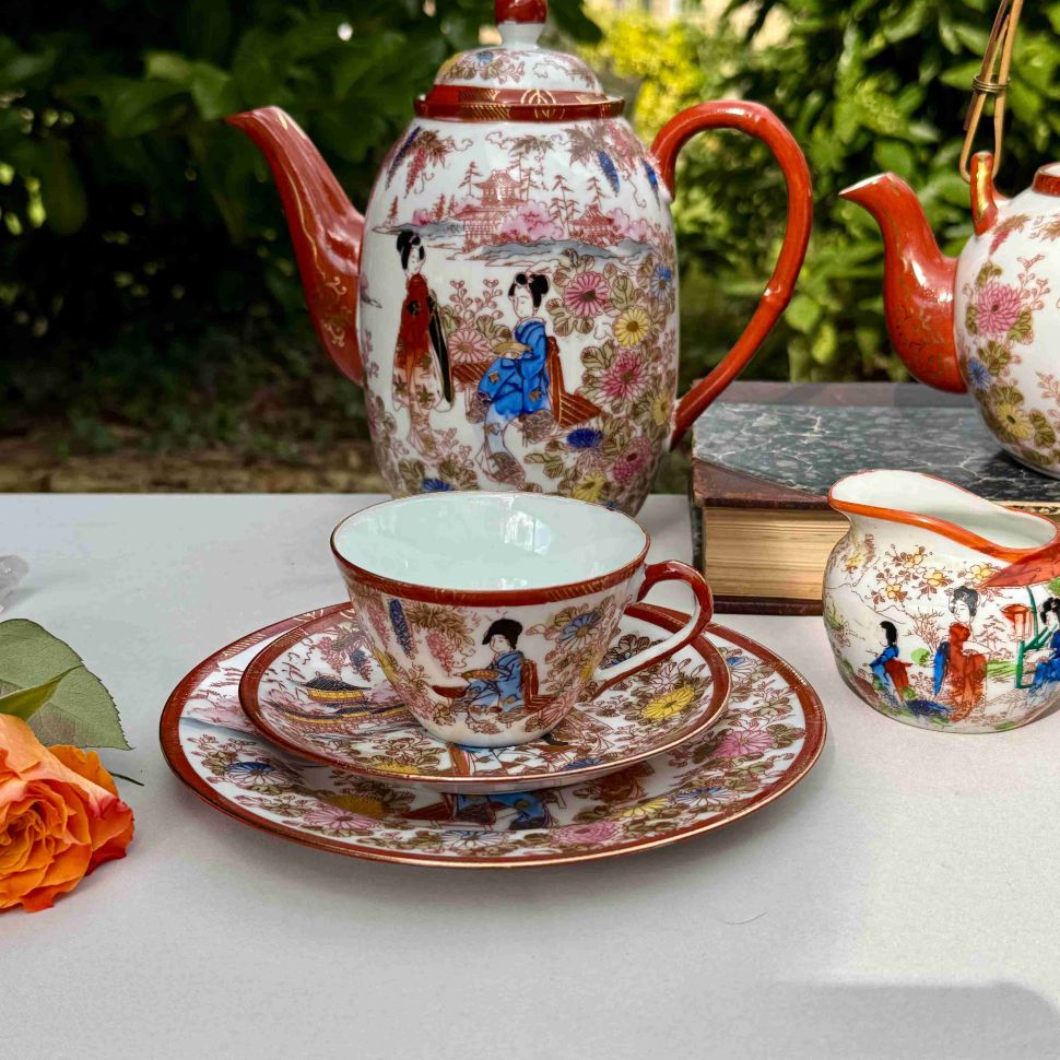 Кофейник чайник  Гейши в саду у Фудзиямы 1,3 л фарфор Япония        