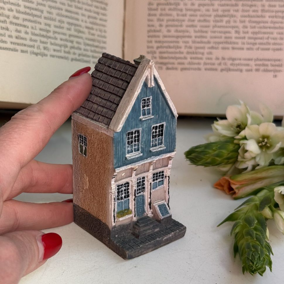 Статуэтка Голландский домик синий 10 см керамика