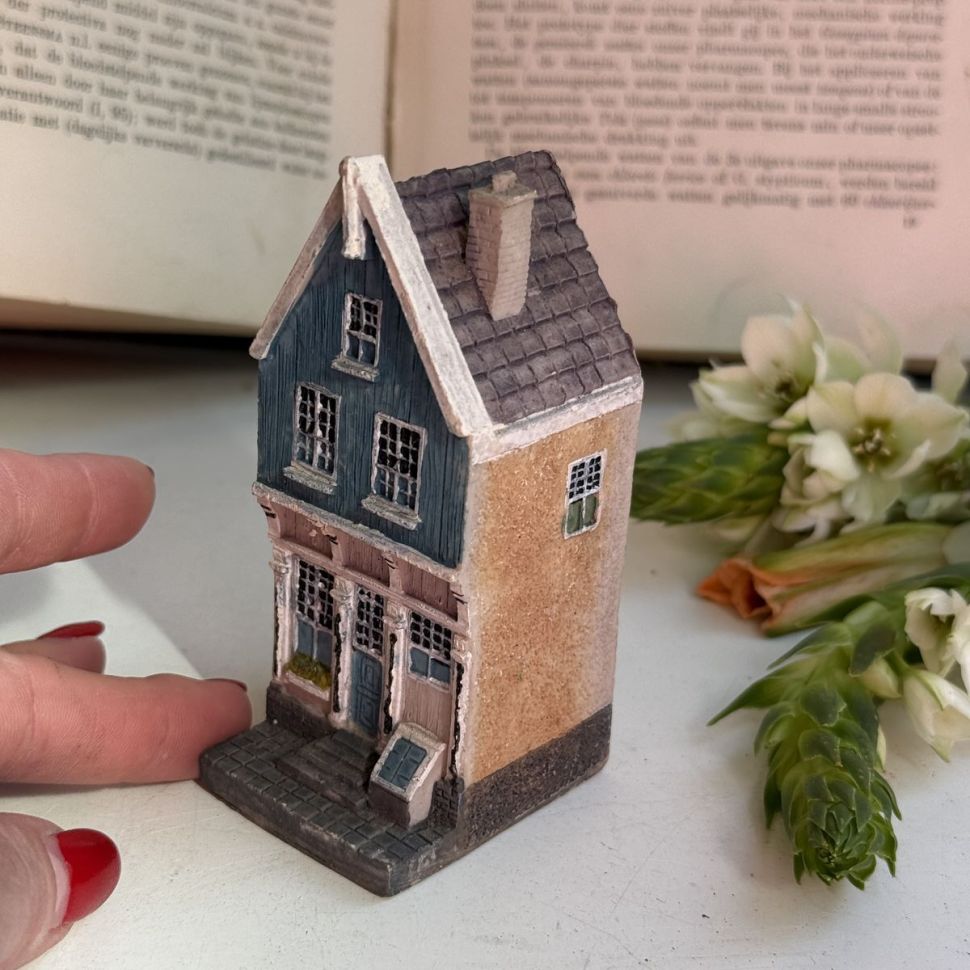 Статуэтка Голландский домик синий 10 см керамика