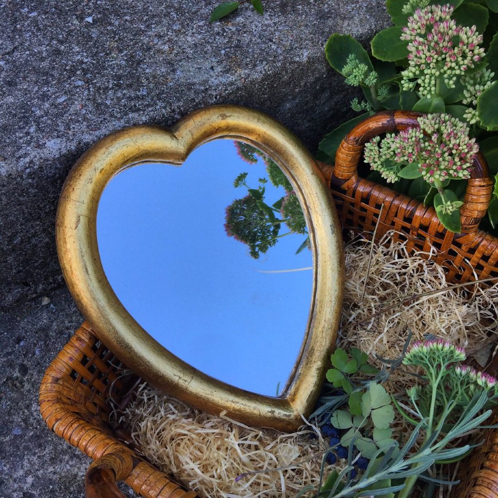 Зеркало в форме сердца золото алебастр