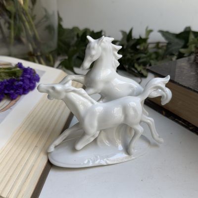 Статуэтка Lippelsdorf Пара лошадей номерная 12 см фарфор Германия