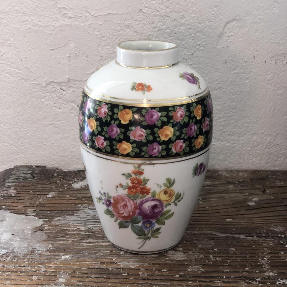 Ваза без крышки 15 см Розы фарфор