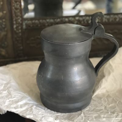 Оловянная кружка с откидывающейся крышкой