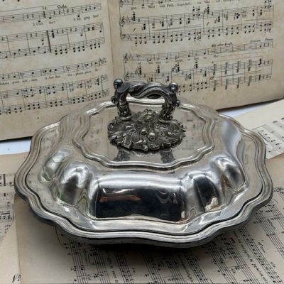 Блюдо с крышкой легюмница 1 л серебрение Англия 150-200 лет