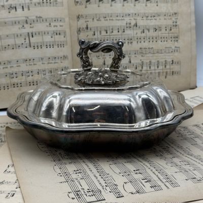 Блюдо с крышкой легюмница 1 л серебрение Англия 150-200 лет