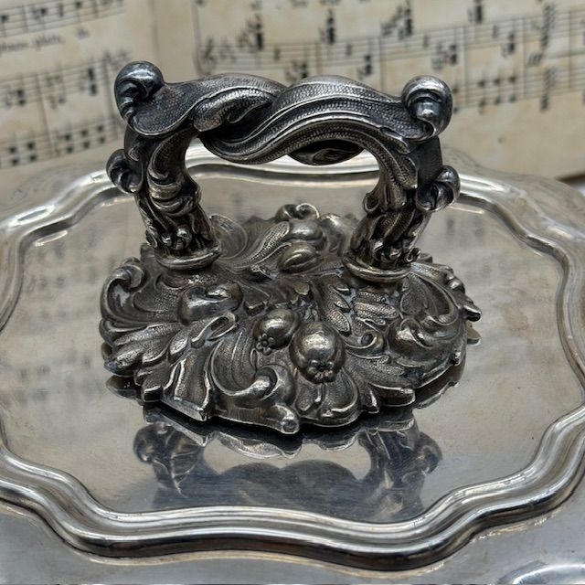 Блюдо с крышкой легюмница 1 л серебрение Англия 150-200 лет