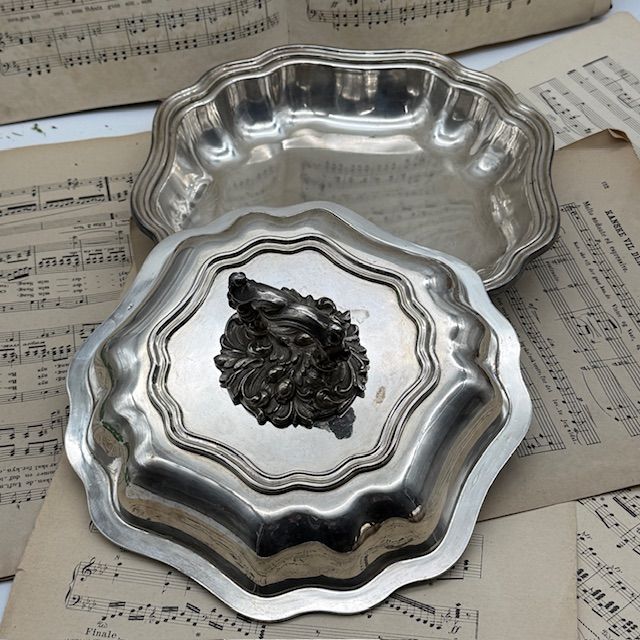 Блюдо с крышкой легюмница 1 л серебрение Англия 150-200 лет