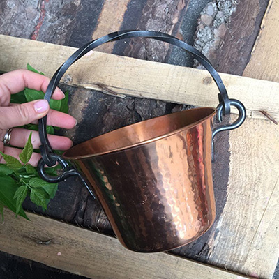 Ведро кашпо с чёрной ручкой 