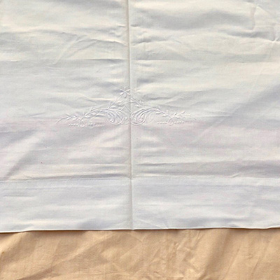 Простыня пододеяльник с цветочной вышивкой к лицу 230х133