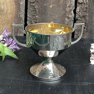 Сахарница кубок с двумя ручками