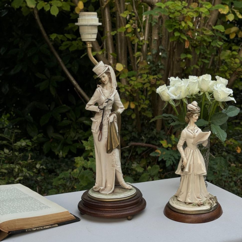 Статуэтка B.Merli Девушка с книгой 26 см фарфор дерево Италия