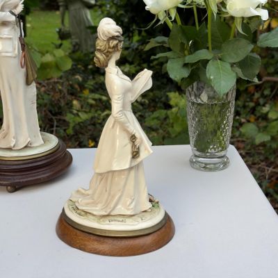 Статуэтка B.Merli Девушка с книгой 26 см фарфор дерево Италия