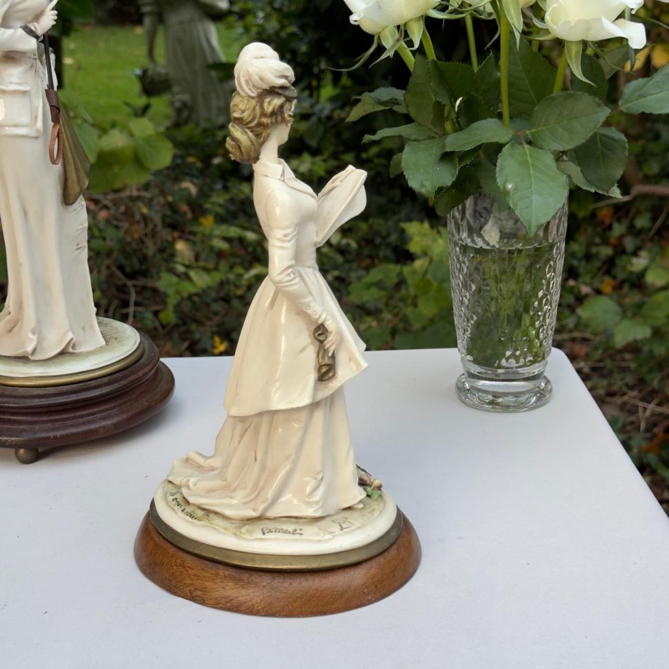 Статуэтка B.Merli Девушка с книгой 26 см фарфор дерево Италия