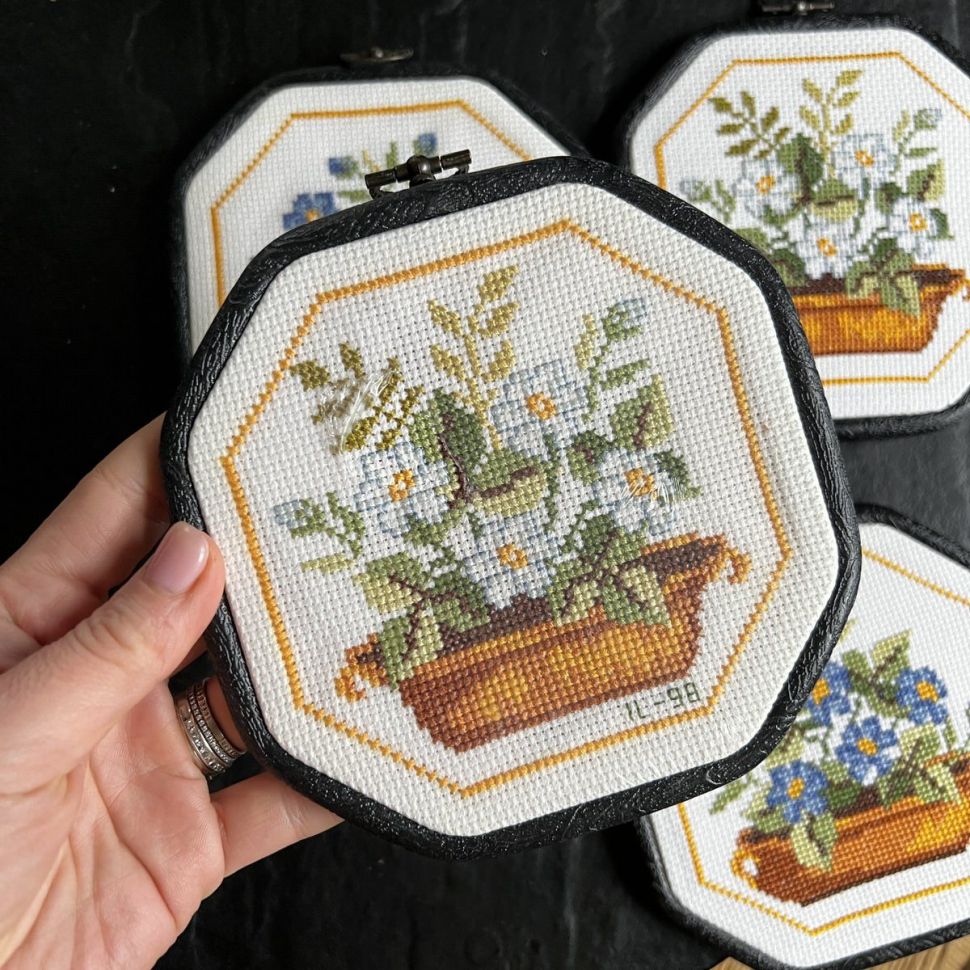 Вышивка Белая фиалка 14х14 см