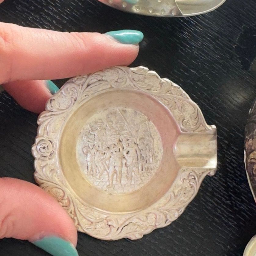 Пепельница Встреча друзей 6 см серебрение