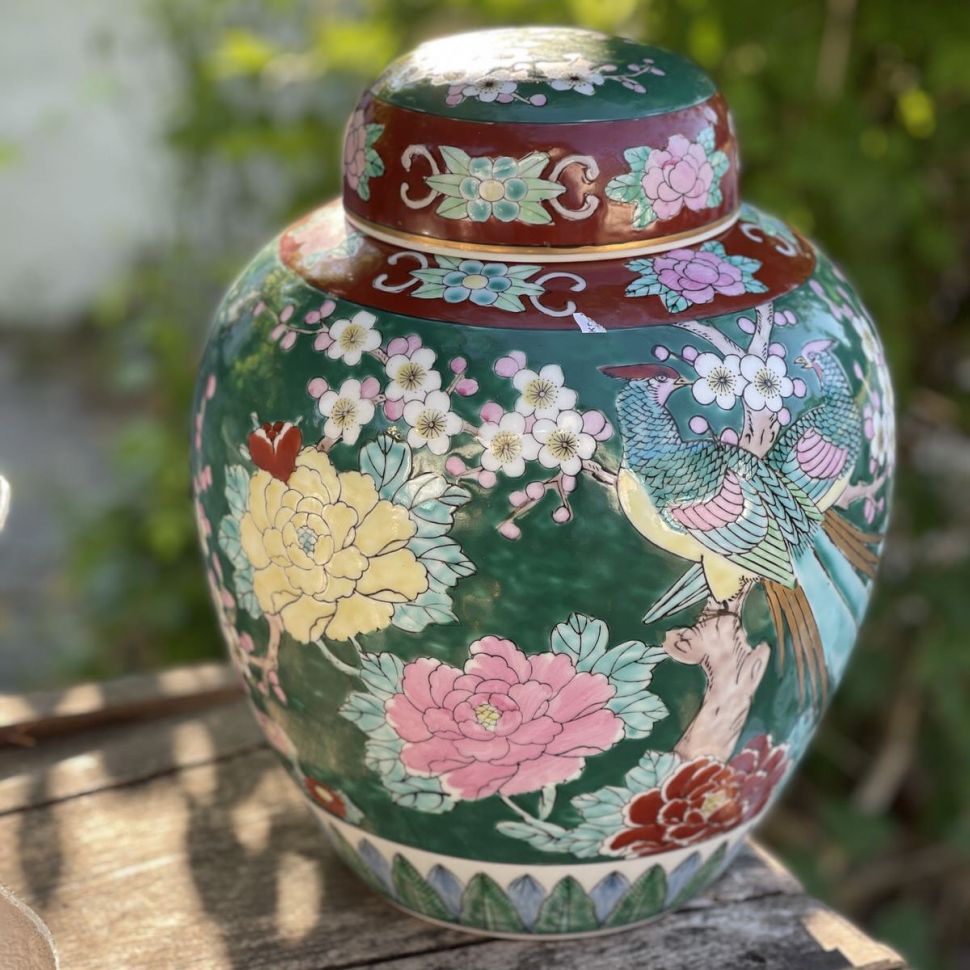 Ваза с крышкой Птицы среди цветов 31 см фарфор