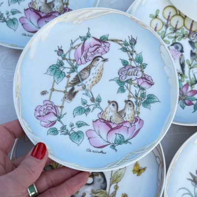 Тарелка Hutschenreuther Певчий дрозд и шиповник Июль 16 см Германия