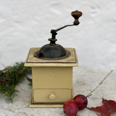 Кофемолка, дерево, примерно 1940-е