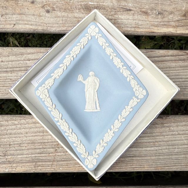 Розетка ромб Wedgwood 15 см Англия бисквитный фарфор