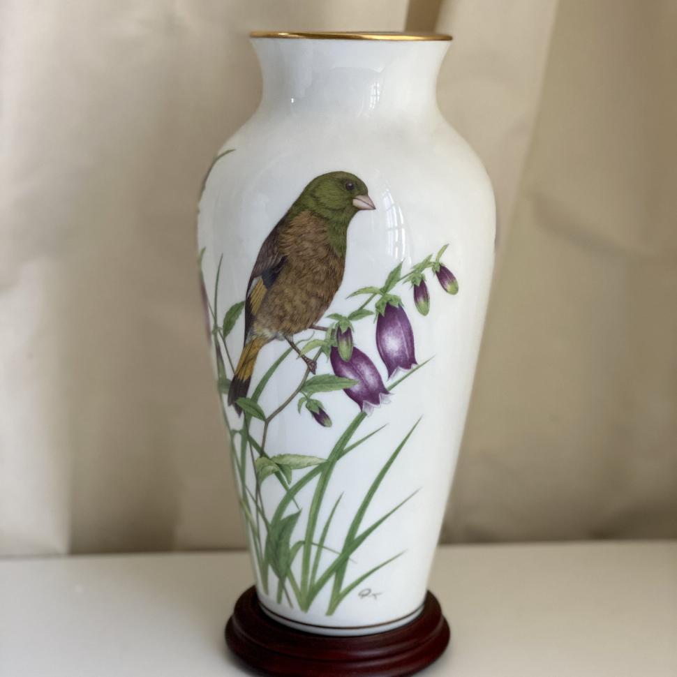 Ваза Franklin Porcelain 1981 чиж