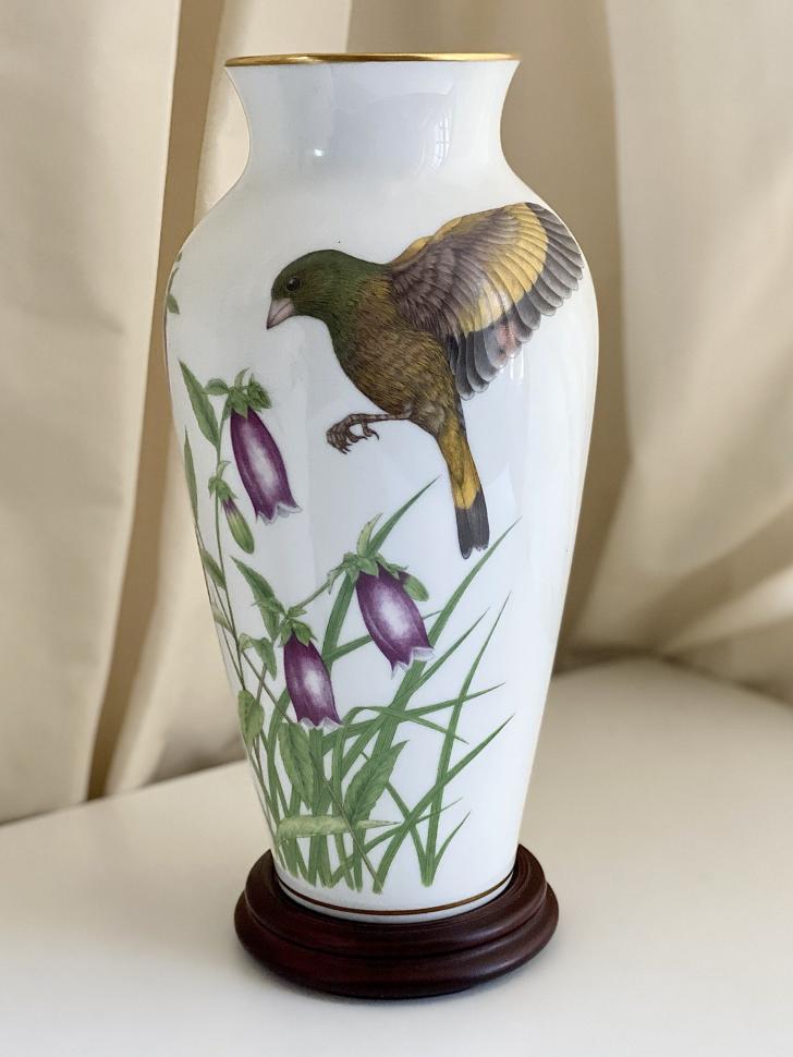 Ваза Franklin Porcelain 1981 чиж