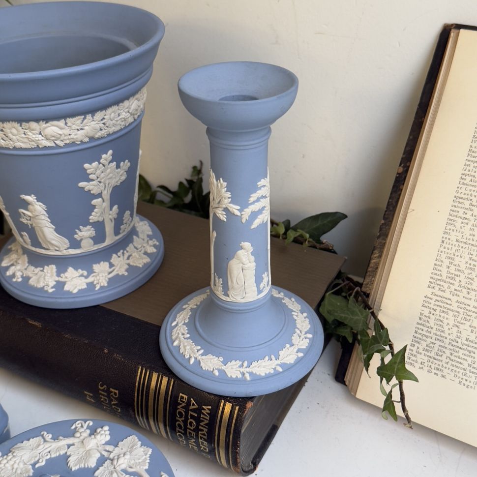 Подсвечник Wedgwood 17 см бисквитный фарфор Англия  