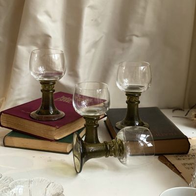 Бокал на толстой крученой ножке 250 мл