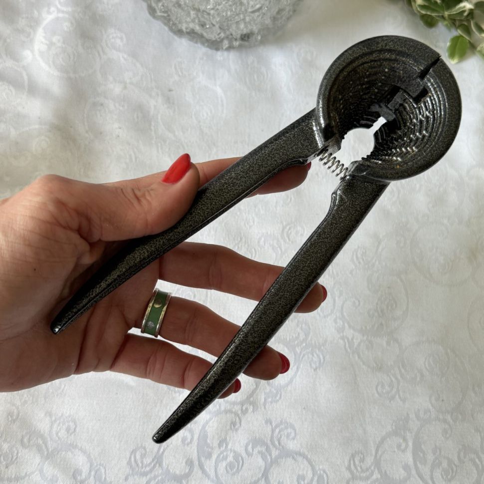 Орехокол с выделением зерна мультифункцмональный 18 см