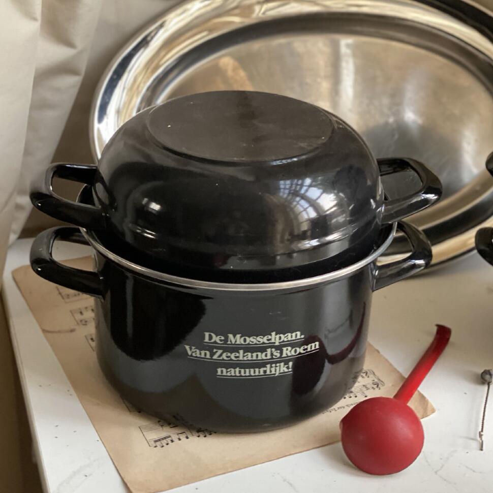 Кастрюля для мидий большая с крышкой-кастрюлей эмалированная