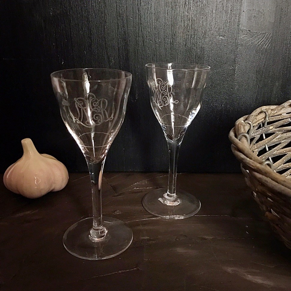 Рюмка хрусталь с гравировкой и высокой ножкой