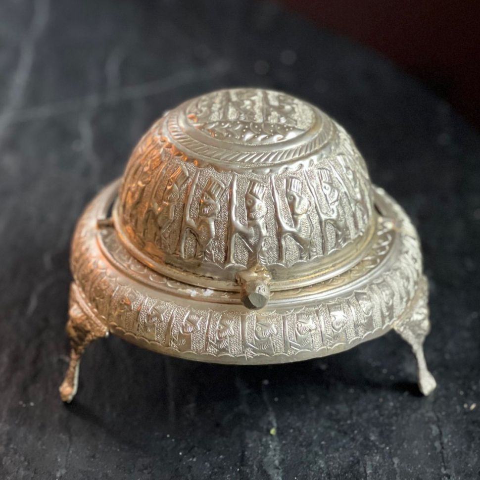 Икорница на трех ножках с крышкой металл