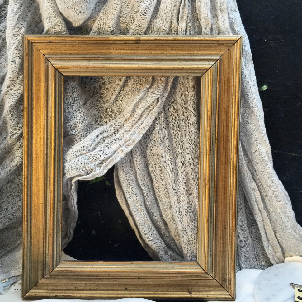 Рама деревянная 30х24 с широким позолоченным багетом