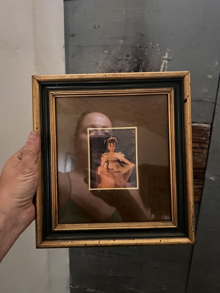 Картина Девушка печать по металлу 23х25 см в деревянной раме