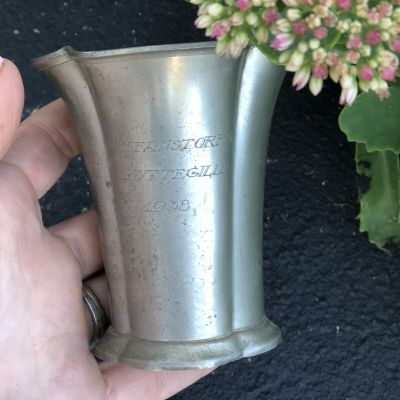 Оловянный стакан, 1938