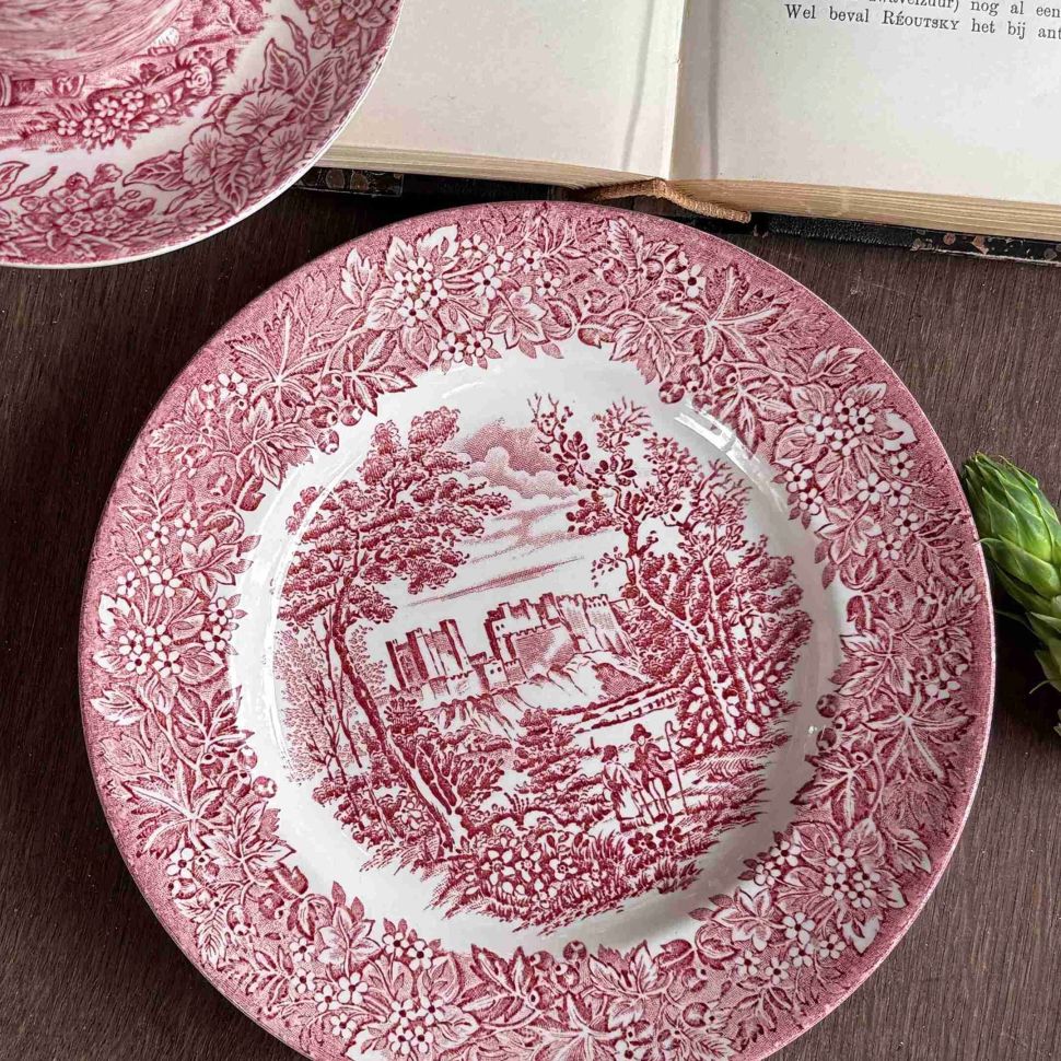 Тарелка English Ironstone Company (EIT) Castle 19 см Англия