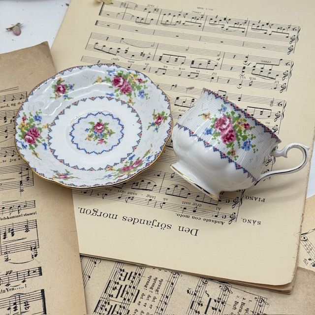 Чайная пара Royal Albert Petit Point 200 мл Англия