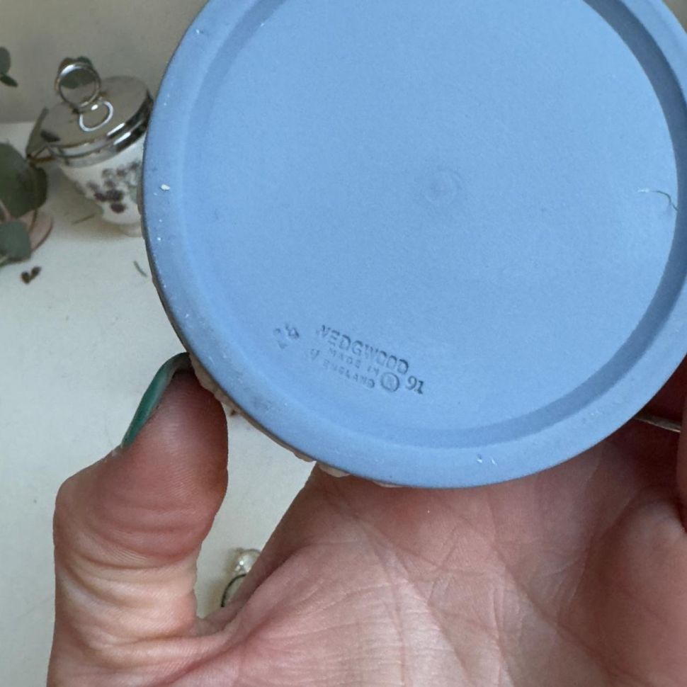 Шкатулка Wedgwood 13 см бисквитный фарфор Англия