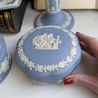 Шкатулка Wedgwood 13 см бисквитный фарфор Англия
