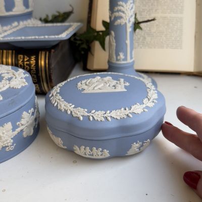 Шкатулка Wedgwood 13 см бисквитный фарфор Англия