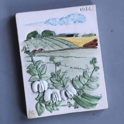 Изразец средний белый серия Деревня фасоль 1986г. Швеция