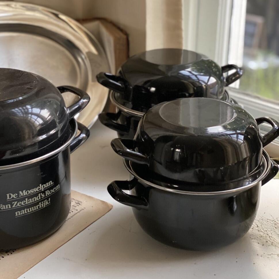 Кастрюля для мидий малая с крышкой-кастрюлей эмалированная