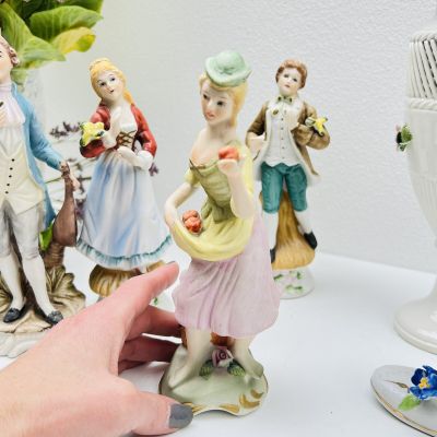 Статуэтка Дама с яблоками 20 см бисквитный фарфор