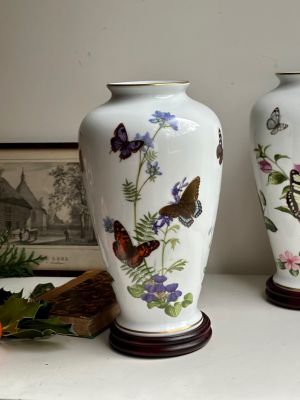 Ваза Franklin Porcelain The Meadowland Butterfly Jonn Wilkinson 29 см фарфор Япония 1981 г.