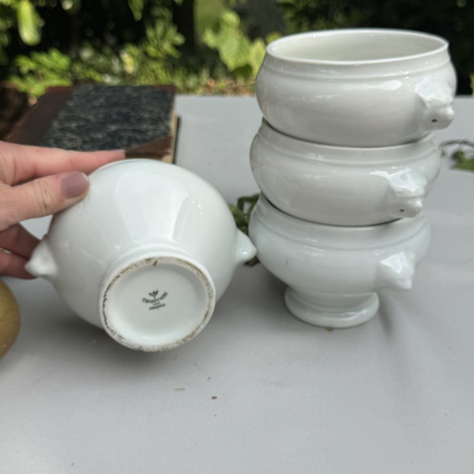 Бульонница на ножке Лев 400 мл фарфор Франция