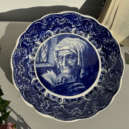 Тарелка блюдо Старушка Boch Freres La Louviere Delft 38 см Бельгия